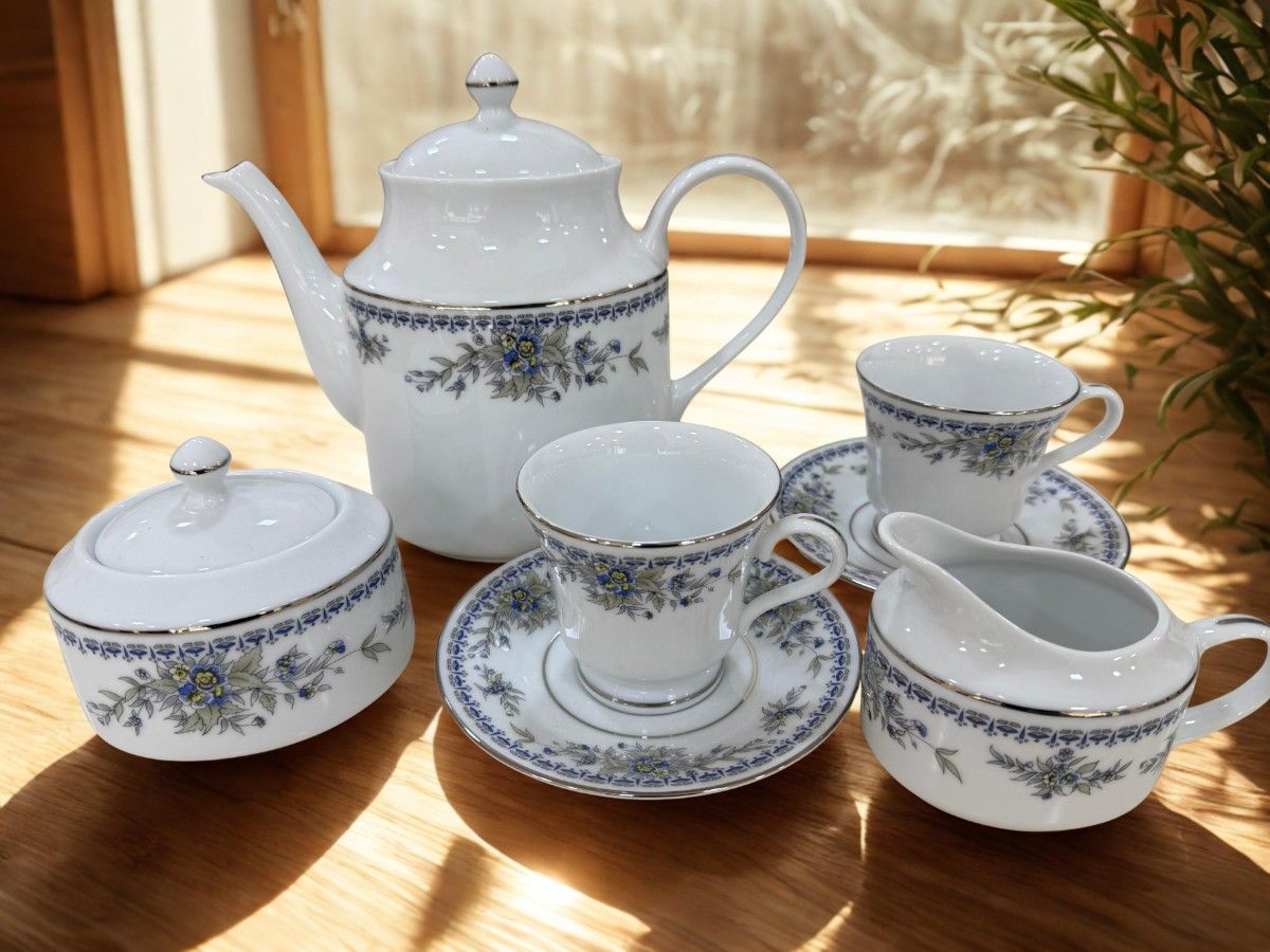 Dankotuwa Treasure Blue 17-Piece Tea Set