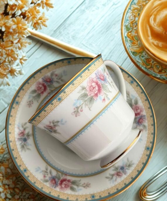 Noritake Flourishing Meadows Tea Set – 12 Pieces