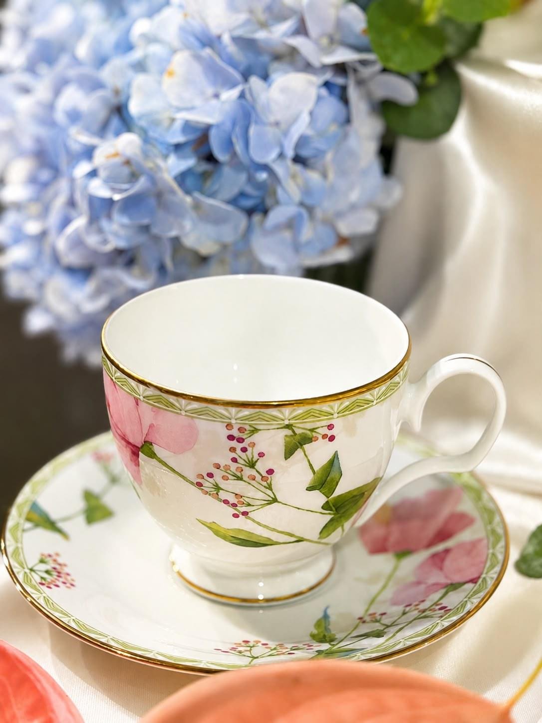 Noritake Poppy Place Tea Set – 12 Pieces