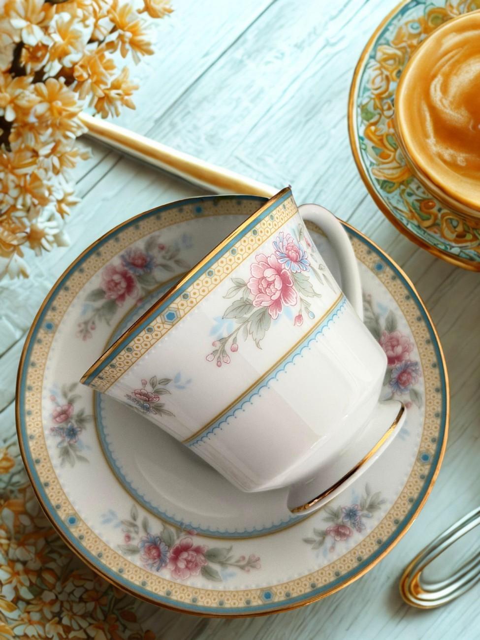 Noritake Flourishing Meadows Tea Set – 12 Pieces